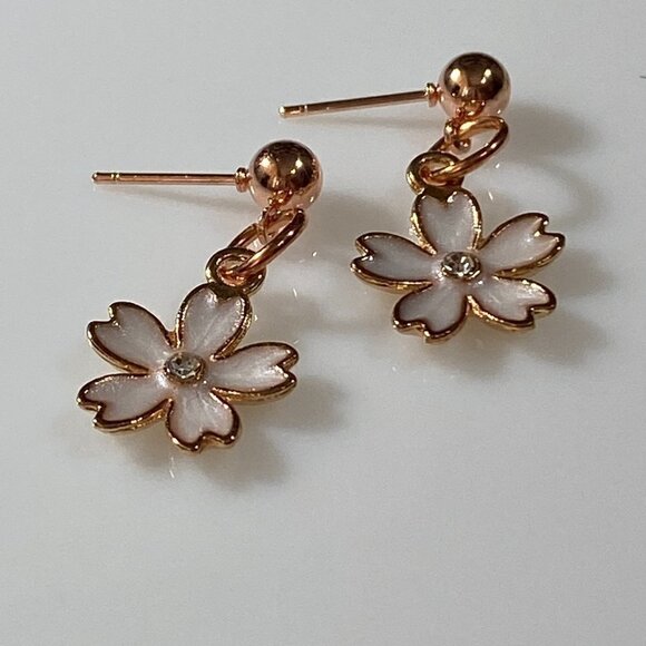 ❤️ Rose Gold Daisy Enamel & Cubic Zirconia Drop Earrings - Picture 8 of 10